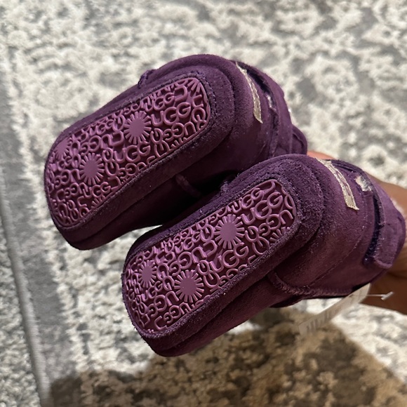 💜UGG Plum Infant Booties💜 - Picture 6 of 11